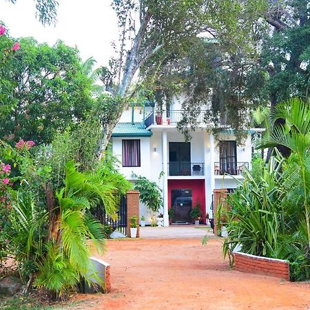 Hotel Moonstone Anuradhapura Bagian luar foto