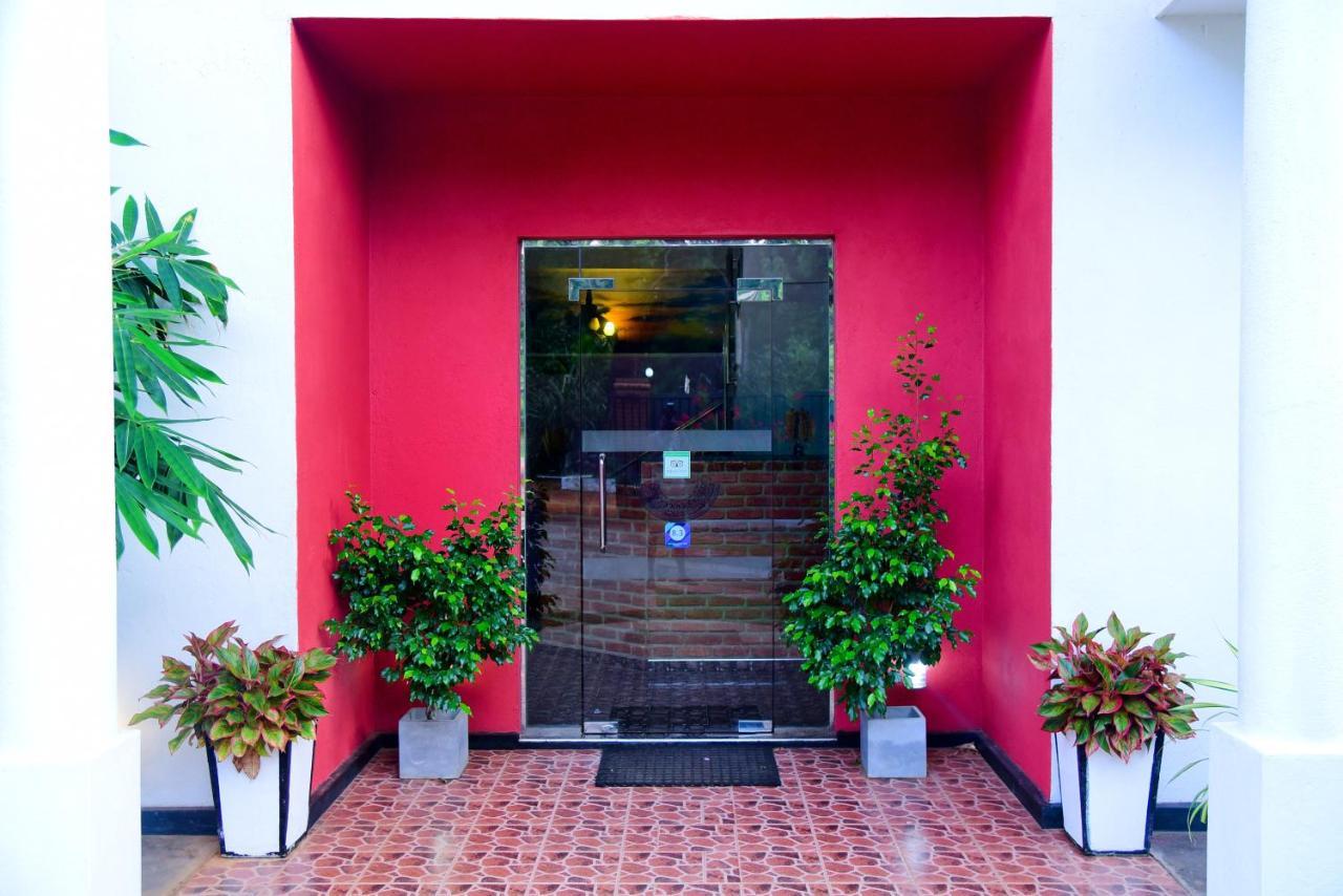 Hotel Moonstone Anuradhapura Bagian luar foto