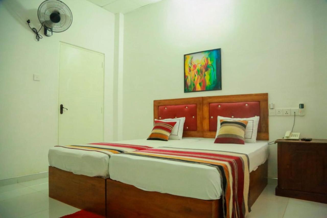 Hotel Moonstone Anuradhapura Bagian luar foto
