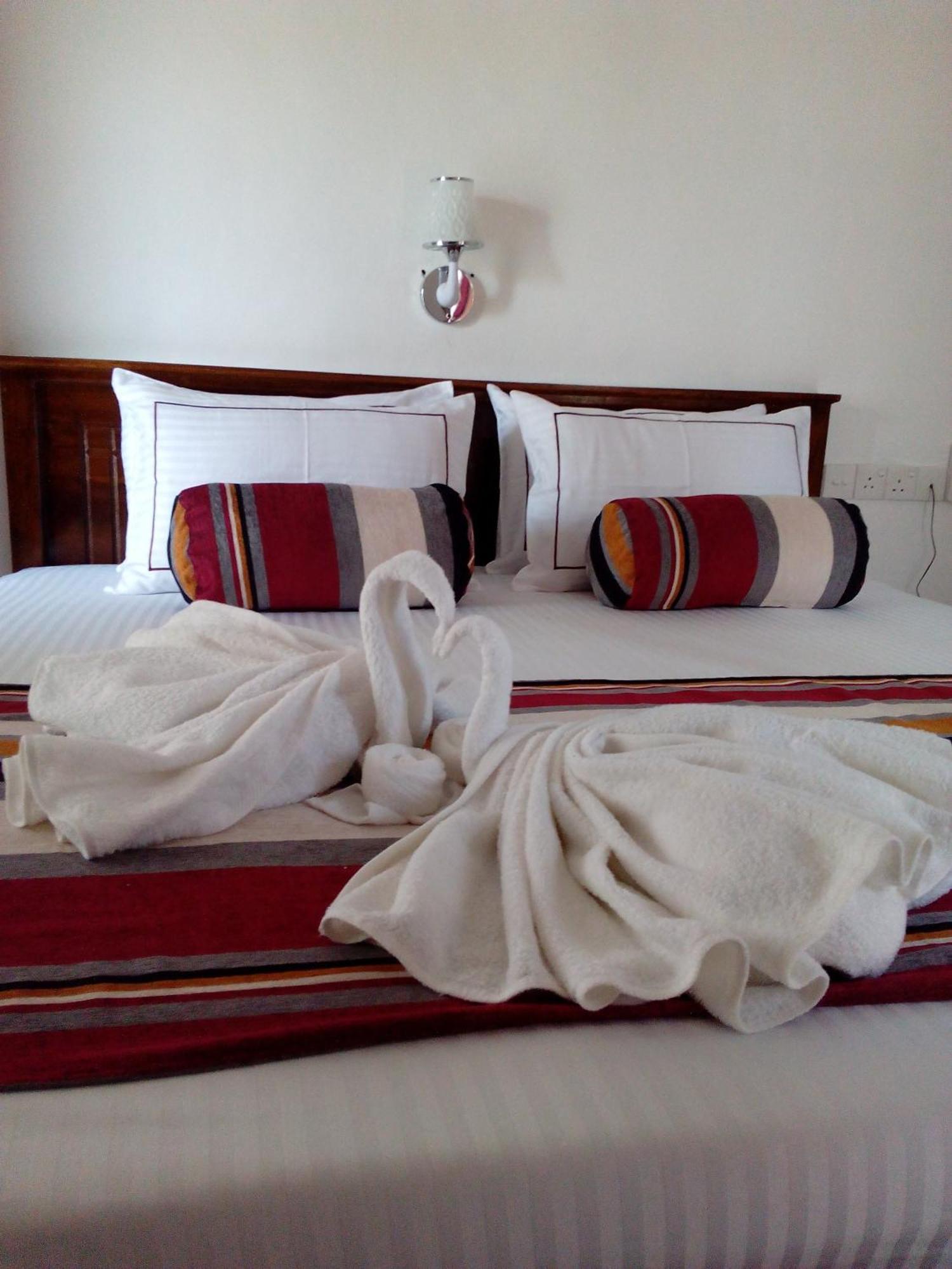 Hotel Moonstone Anuradhapura Bagian luar foto