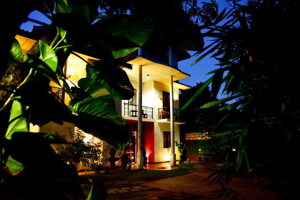 Hotel Moonstone Anuradhapura Bagian luar foto