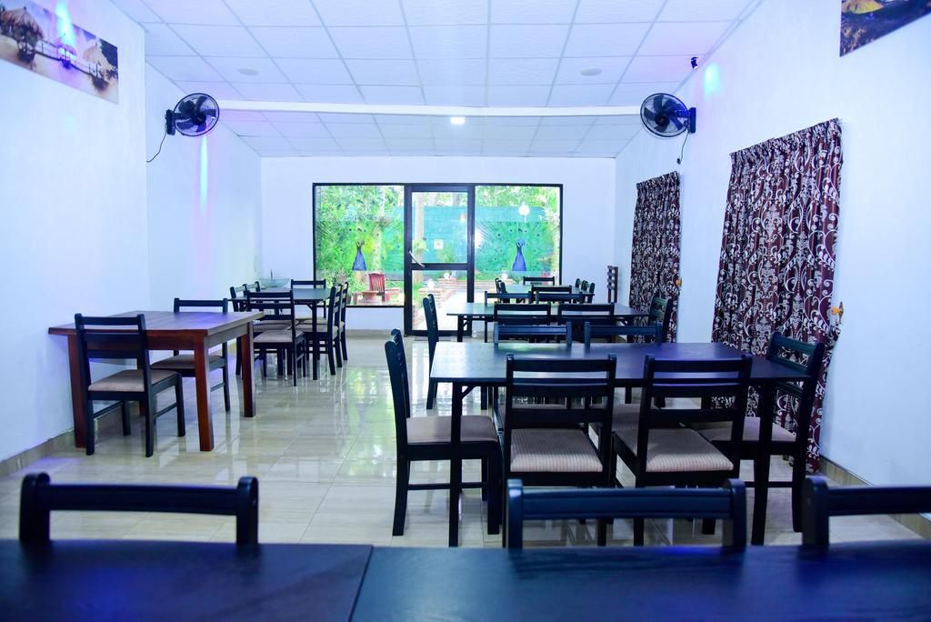 Hotel Moonstone Anuradhapura Bagian luar foto