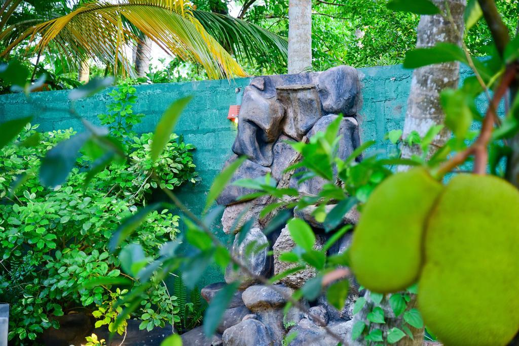 Hotel Moonstone Anuradhapura Bagian luar foto