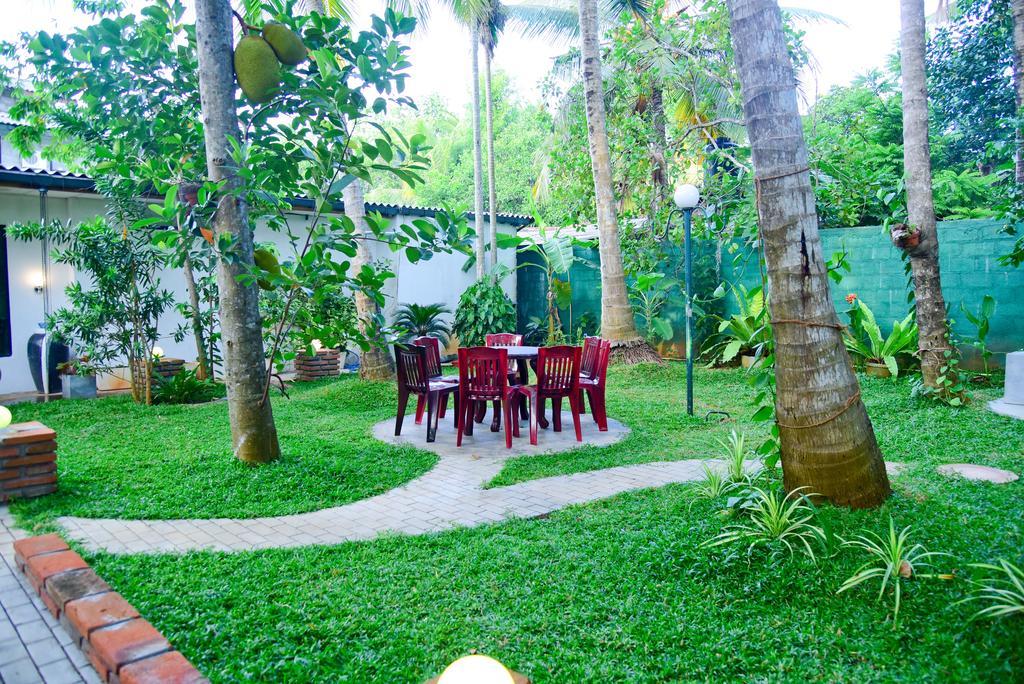 Hotel Moonstone Anuradhapura Bagian luar foto