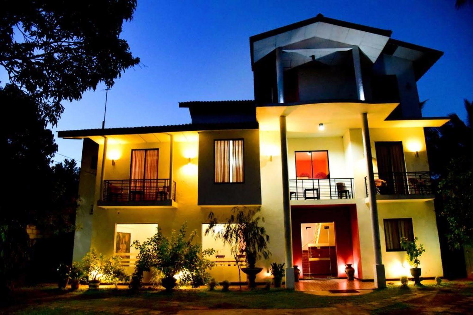 Hotel Moonstone Anuradhapura Bagian luar foto