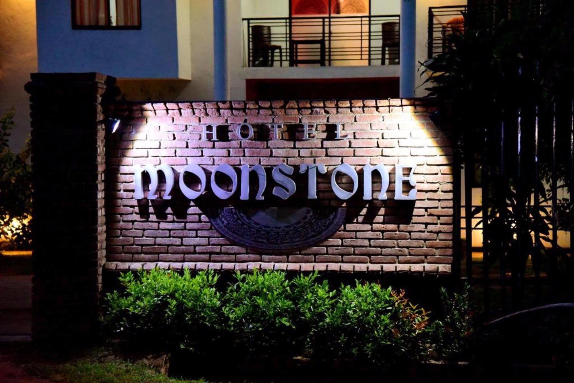 Hotel Moonstone Anuradhapura Bagian luar foto