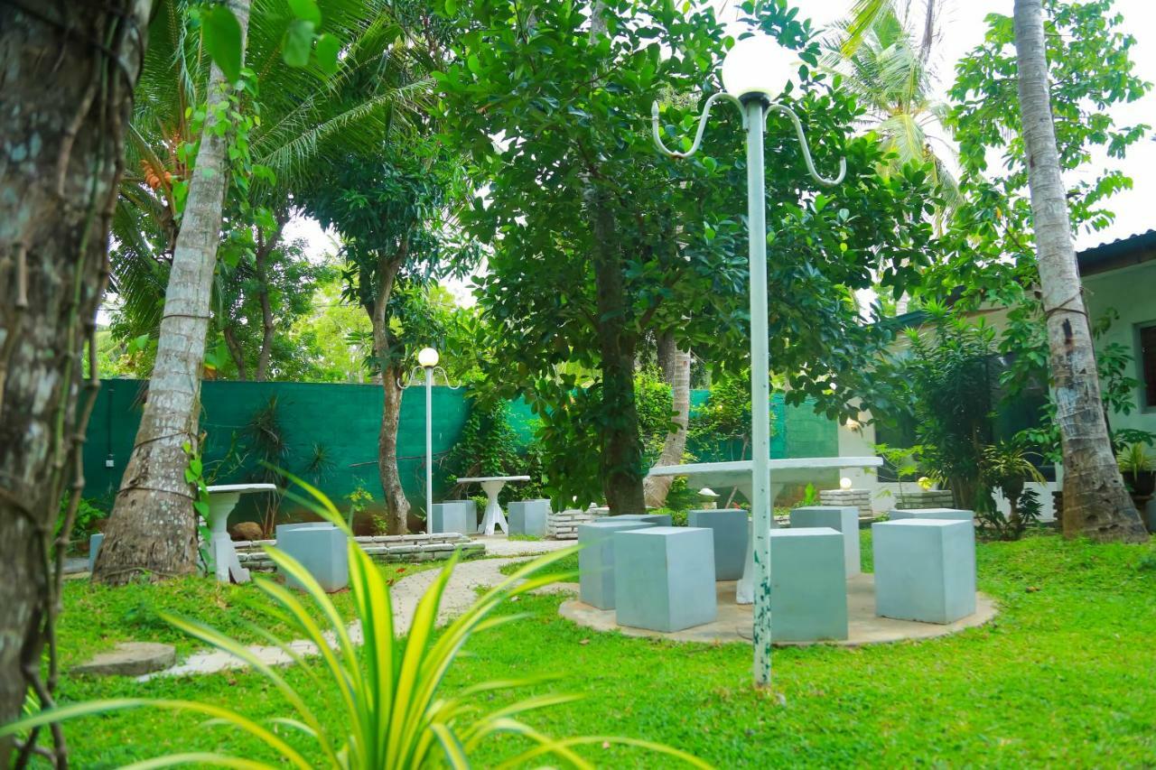 Hotel Moonstone Anuradhapura Bagian luar foto